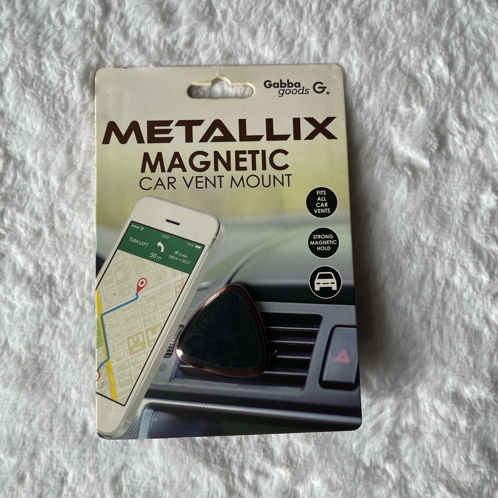 NWT Gabba Goods- Magnetic Car Vent Mount for Smartphones
